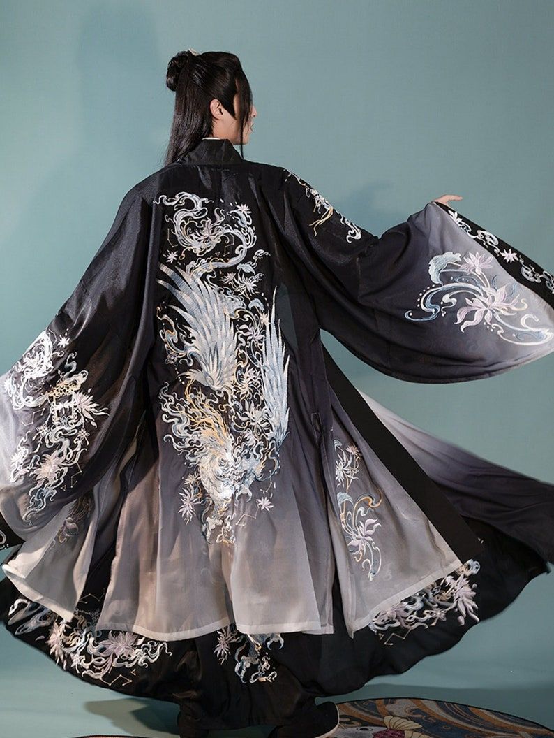 The Splendor of Hanfu Headdress:The Crown of Hair,Phoenix Robe,and the Splashed Ink The Splendor of Hanfu Headdress:The Crown of Hair,Phoenix Robe,and the Splashed Ink