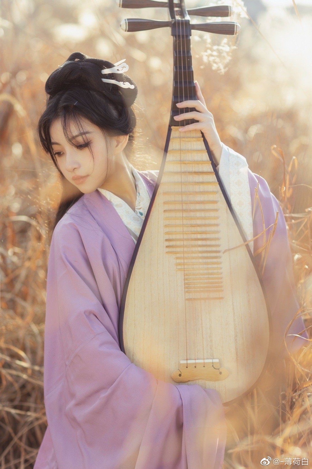 Embracing Traditional Elegance:The Evolution of Cheongsam Women into Modern Neo-Chinese Style Embracing Traditional Elegance:The Evolution of Cheongsam Women into Modern Neo-Chinese Style