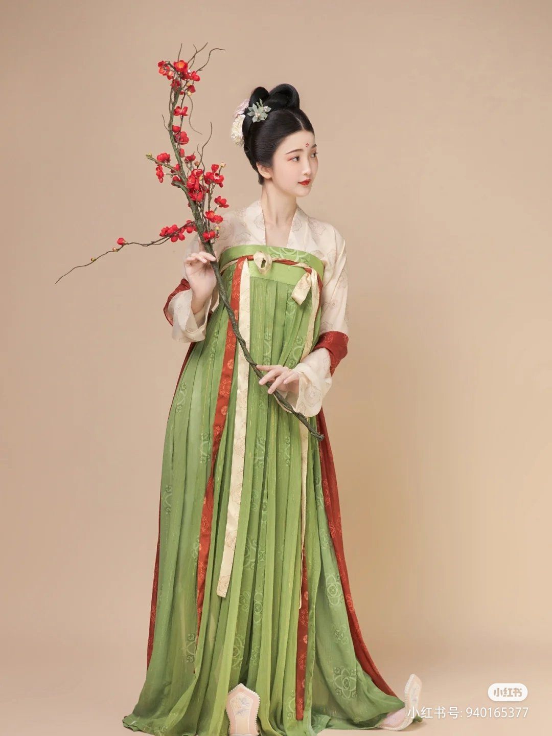 The Splendor of Cheongsam:A Cultural Journey Through 18 Centuries of Chinese Traditional Dress The Splendor of Cheongsam:A Cultural Journey Through 18 Centuries of Chinese Traditional Dress