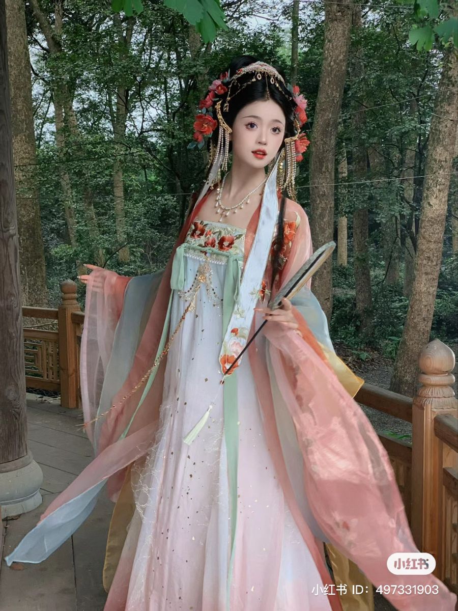 Summer Silk Cheongsam Evolution:Modernizing Traditional Elegance for Comfort and Style Summer Silk Cheongsam Evolution:Modernizing Traditional Elegance for Comfort and Style