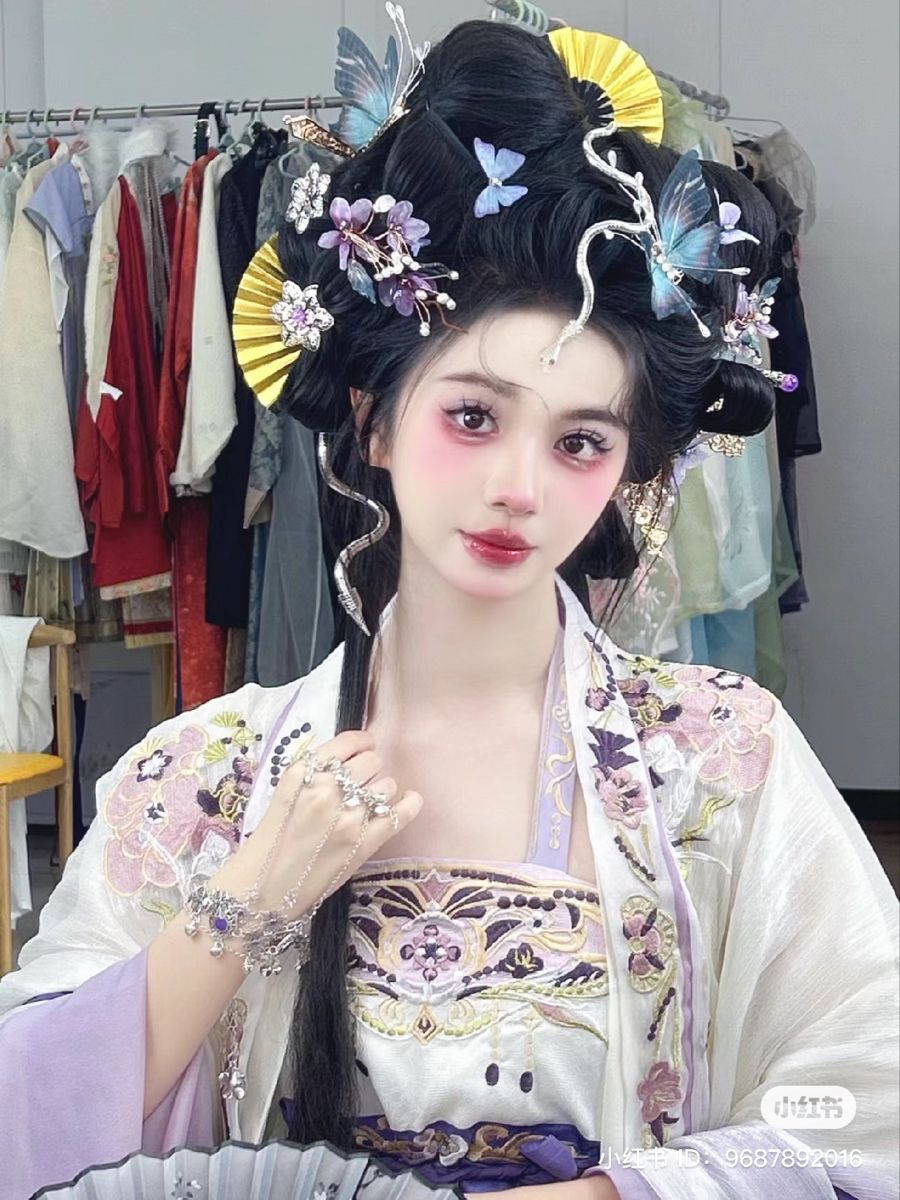 The Revival of Traditional Elegance:The New Hanfu Fashion The Revival of Traditional Elegance:The New Hanfu Fashion