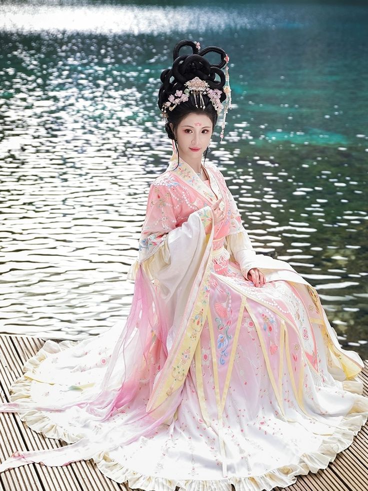 Traditional Charm:The Womens Chinese Tang Suit Jacket in Medium Length Traditional Charm:The Womens Chinese Tang Suit Jacket in Medium Length