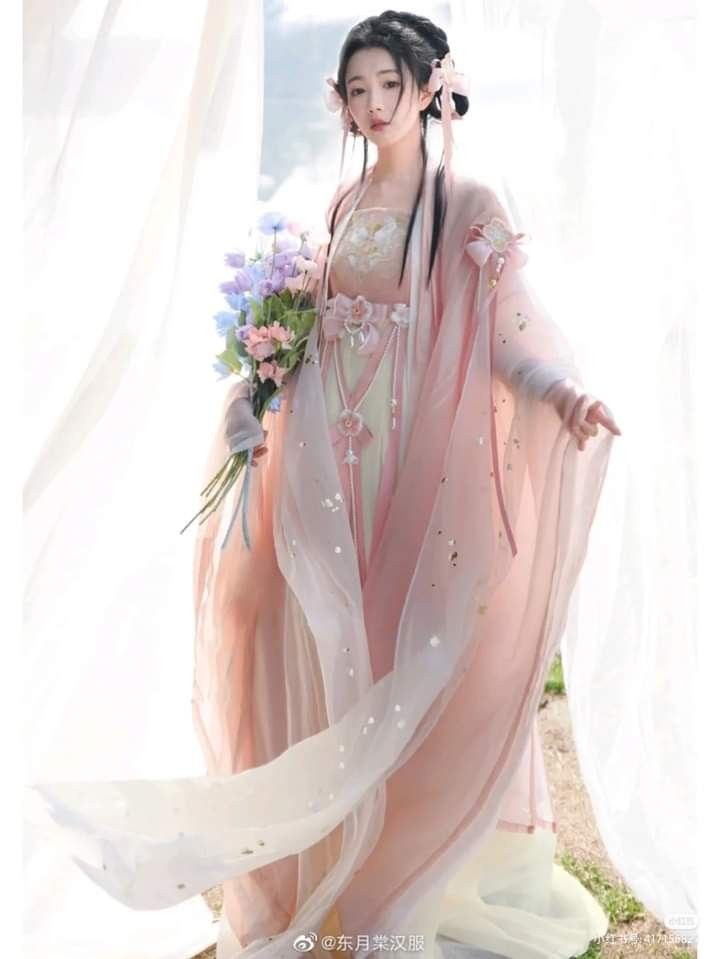 The Elegance of Qipao and Short Boots:A Fashionable Fusion The Elegance of Qipao and Short Boots:A Fashionable Fusion