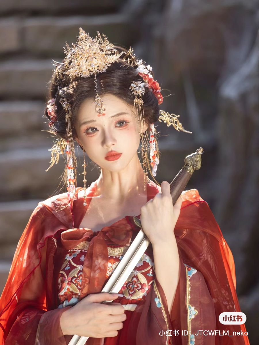 Reinventing the V-Neck Cheongsam:A Modern Perspective on Traditional Elegance Reinventing the V-Neck Cheongsam:A Modern Perspective on Traditional Elegance