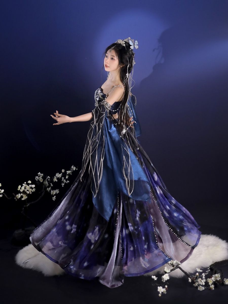 Traditional Chinese Style of a Horseface Skirt Womens Ensemble Traditional Chinese Style of a Horseface Skirt Womens Ensemble