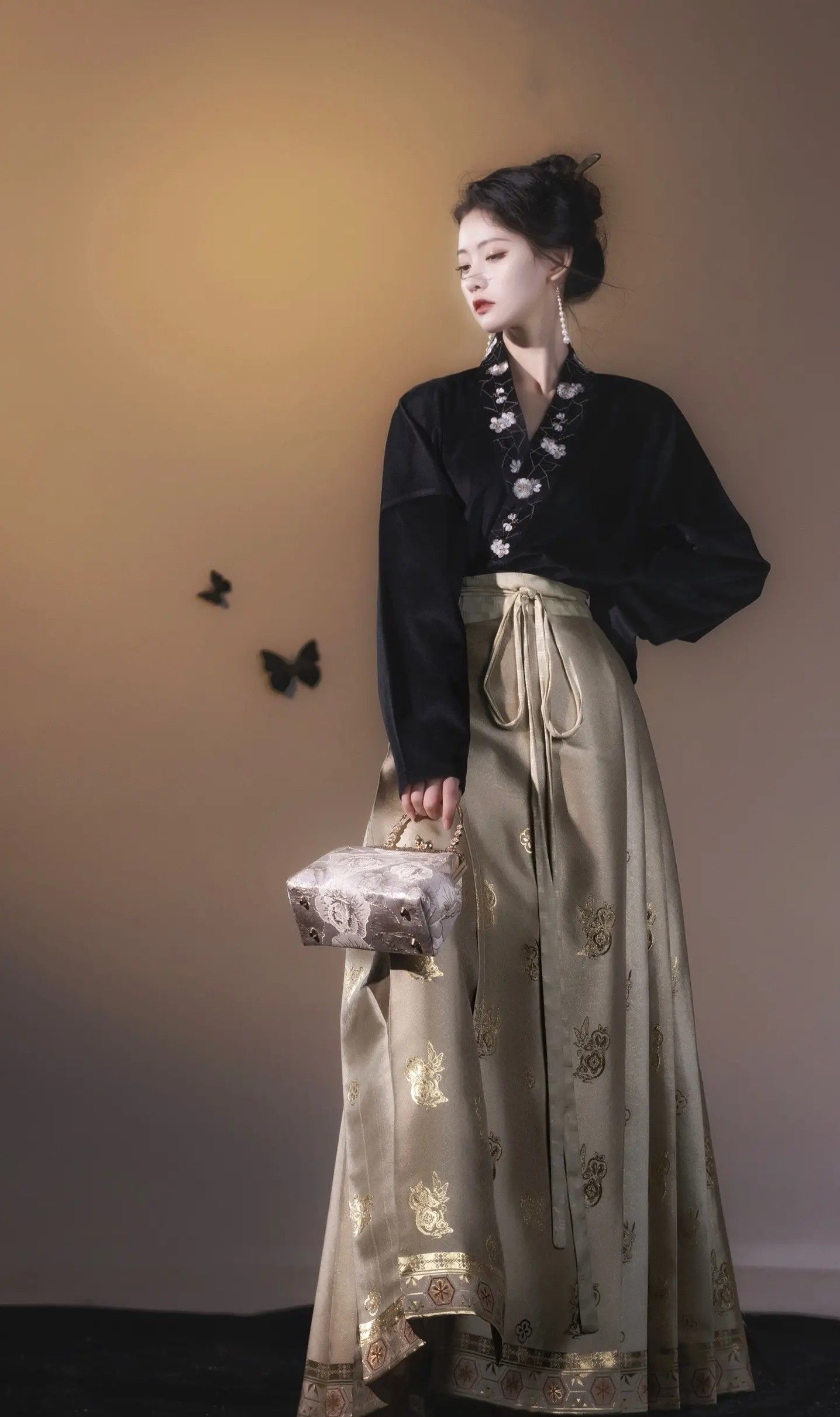 Reinventing Autumn Hanfu Fashion:A Blend of Tradition and Modernity Reinventing Autumn Hanfu Fashion:A Blend of Tradition and Modernity