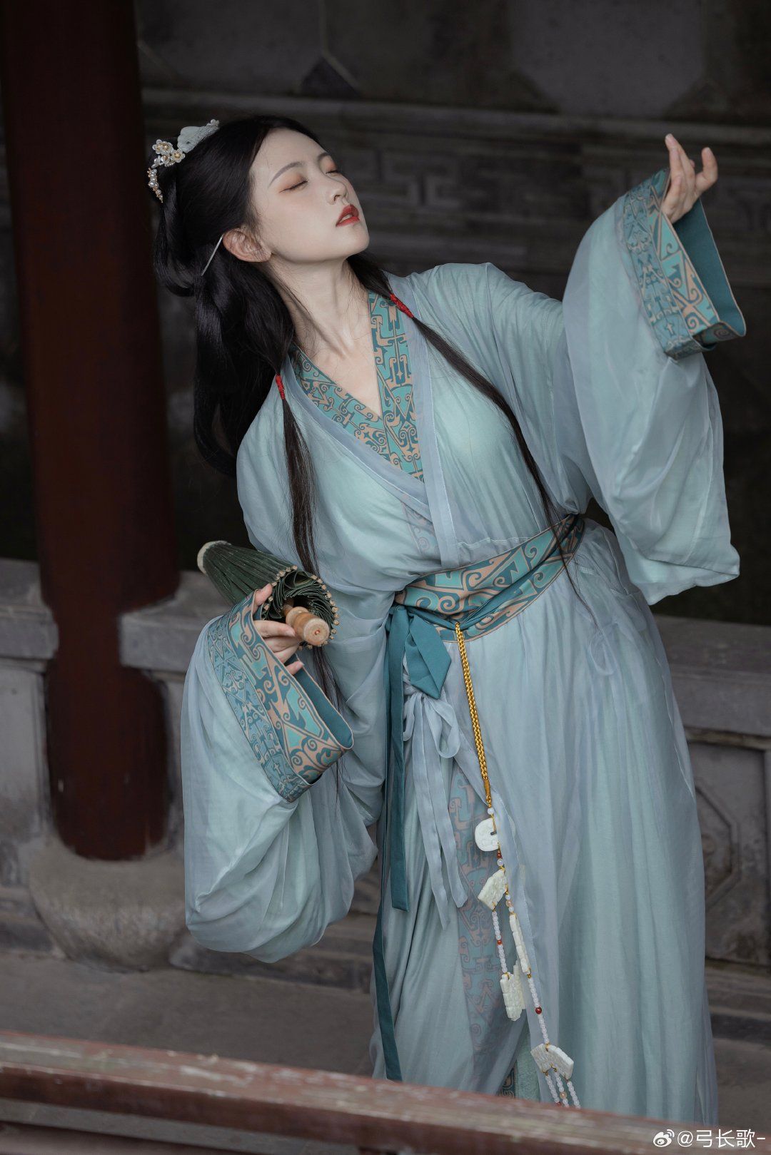 Traditional Tang-Style Chinese Girls Shoes:A Blend of Heritage and Fashion Traditional Tang-Style Chinese Girls Shoes:A Blend of Heritage and Fashion
