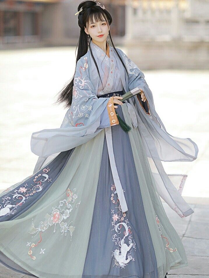 The Rise of Blue Hanfu Fashion:Following the Trend of Bai Qians Elegance The Rise of Blue Hanfu Fashion:Following the Trend of Bai Qians Elegance