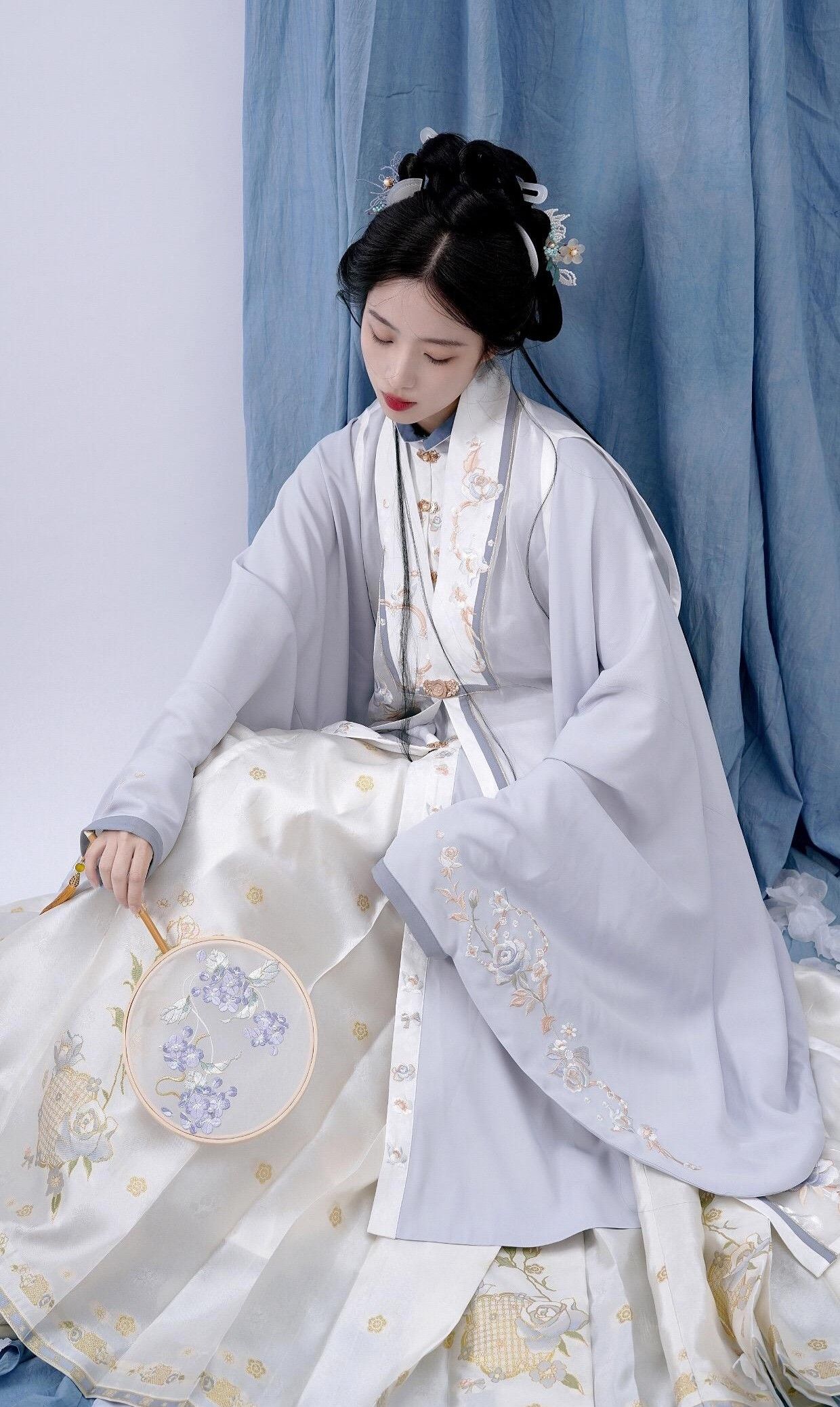 Vintage Qipao Style:Embracing the Chinese Heritage in Modern Fashion Vintage Qipao Style:Embracing the Chinese Heritage in Modern Fashion