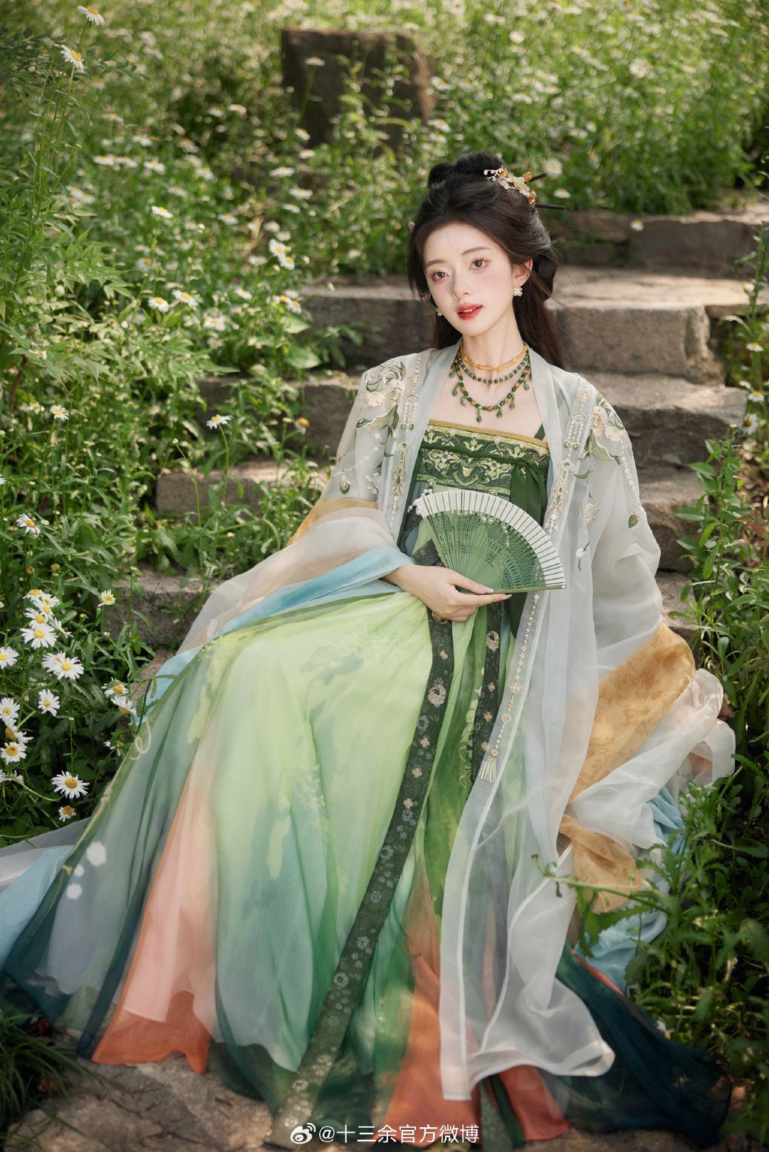 Authentic Summer Qiyi-waisted Hanfu Robes at Affordable Prices Authentic Summer Qiyi-waisted Hanfu Robes at Affordable Prices