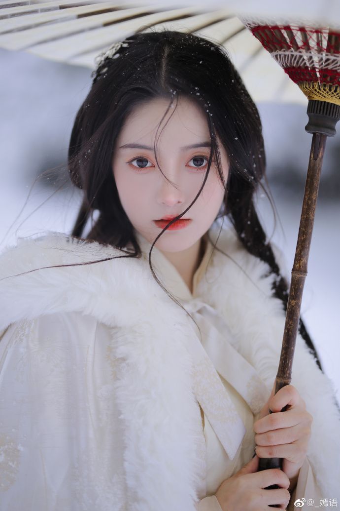 A Guide to Complete Set of Traditional Hanfu Summer Outfits for College-Going Women A Guide to Complete Set of Traditional Hanfu Summer Outfits for College-Going Women
