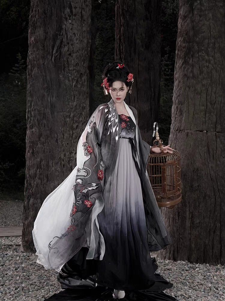 Ancient Style Hanfu Robes:The Fairy-like Elegance of Han Elements Ancient Style Hanfu Robes:The Fairy-like Elegance of Han Elements