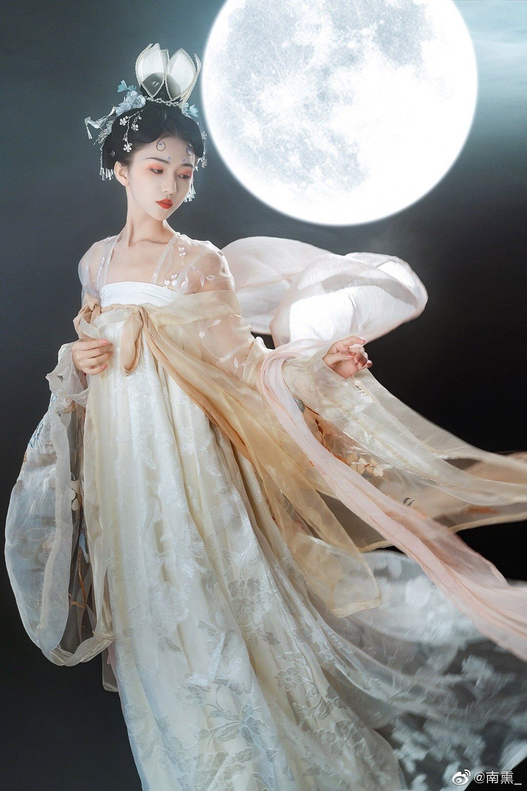 Original Hanfu Fashion:The Journey of Yao Yunxi Original Hanfu Fashion:The Journey of Yao Yunxi