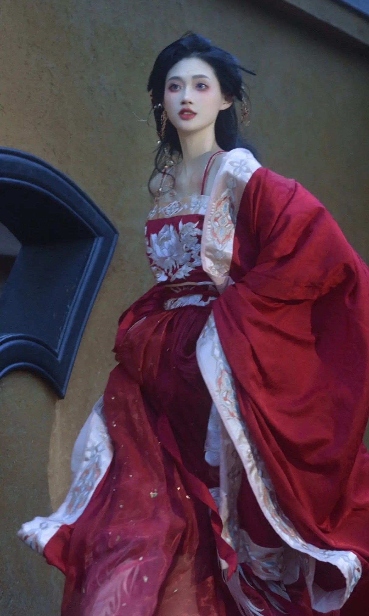 Reinventing Hanfu Style:The Evolution of Hanfu Strapless Dress Reinventing Hanfu Style:The Evolution of Hanfu Strapless Dress