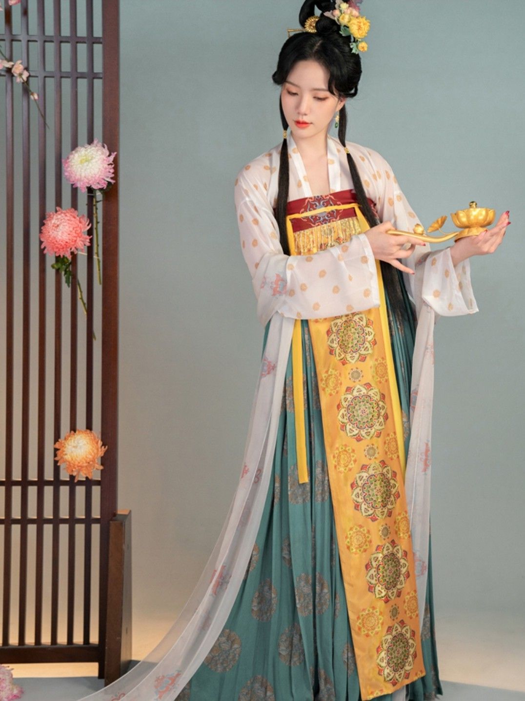 Embracing the Traditional:A Journey of a Petite,Curvier Girl in Hanfu Fashion Embracing the Traditional:A Journey of a Petite,Curvier Girl in Hanfu Fashion
