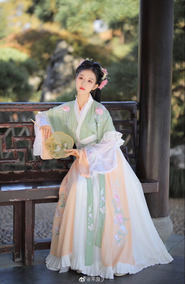 Young and Curvier in Traditional Cheongsam Style Young and Curvier in Traditional Cheongsam Style