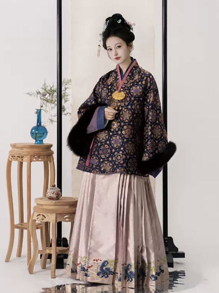 Embracing the Quipao Style:Zhou Yes Inspiration in Traditional Chinese Elegance Embracing the Quipao Style:Zhou Yes Inspiration in Traditional Chinese Elegance
