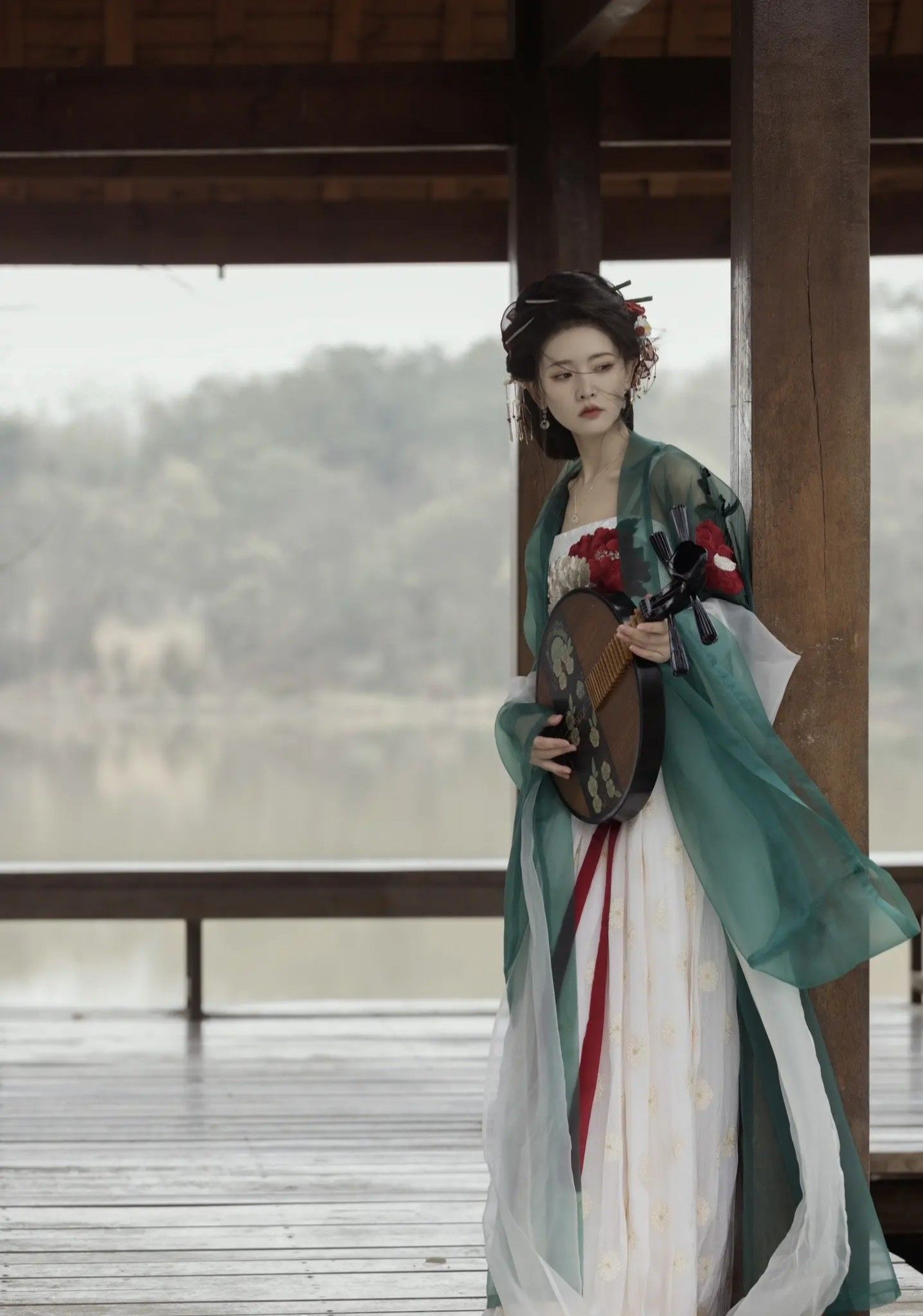 The Equestrian Elegance of a Woman in a Horse-Face Skirt:A Closer Look at the Traditional Beauty The Equestrian Elegance of a Woman in a Horse-Face Skirt:A Closer Look at the Traditional Beauty