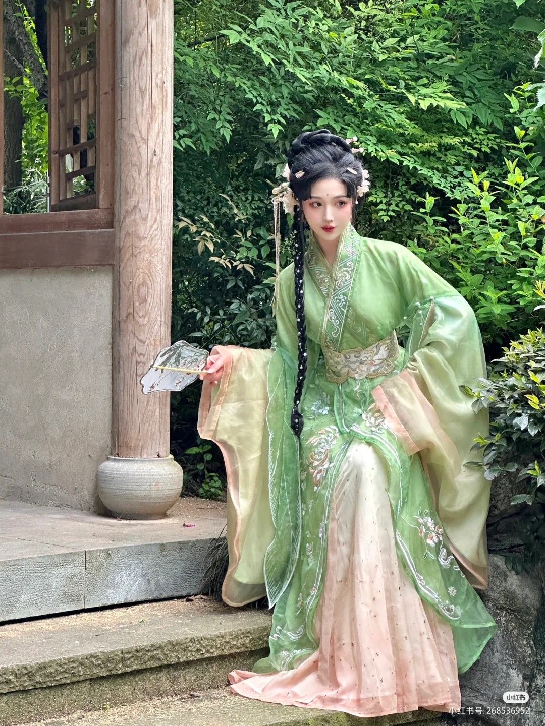 Exploring the Elegance of Chinese Hanfu Skirt:A Blend of Traditional Beauty and Modern Fashion Exploring the Elegance of Chinese Hanfu Skirt:A Blend of Traditional Beauty and Modern Fashion