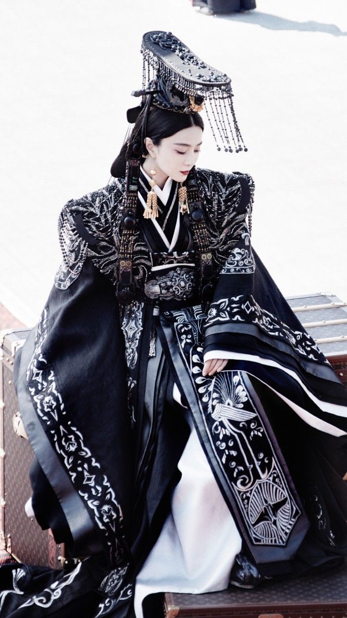Reimagining Hanfu Fashion for Summer:Incorporating Modern Elements into Traditional Han Clothing Reimagining Hanfu Fashion for Summer:Incorporating Modern Elements into Traditional Han Clothing