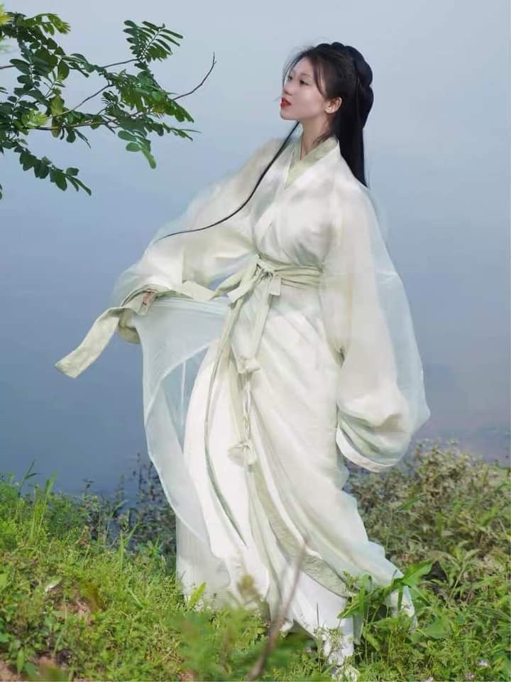 The Red Cheongsam as a Stage Performance Attire:A Blend of Tradition and Elegance The Red Cheongsam as a Stage Performance Attire:A Blend of Tradition and Elegance
