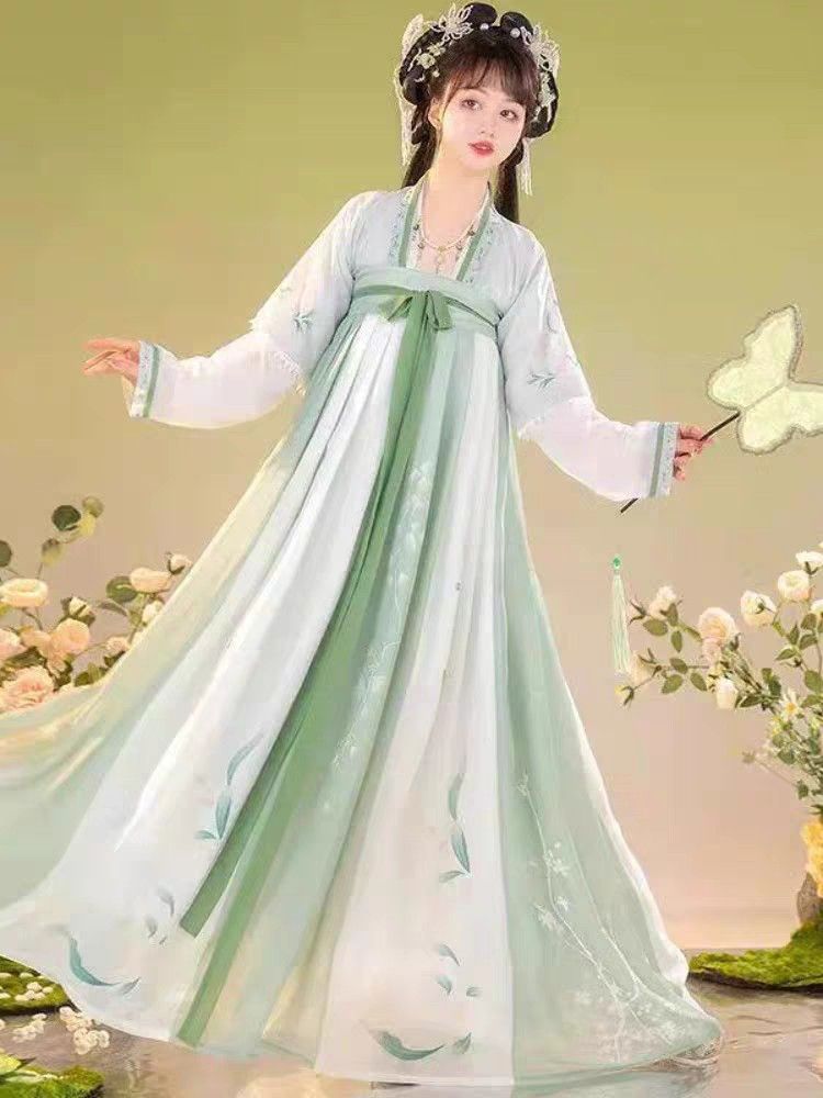 The Revival of Hanfu Culture:Kites as Symbolic Props The Revival of Hanfu Culture:Kites as Symbolic Props