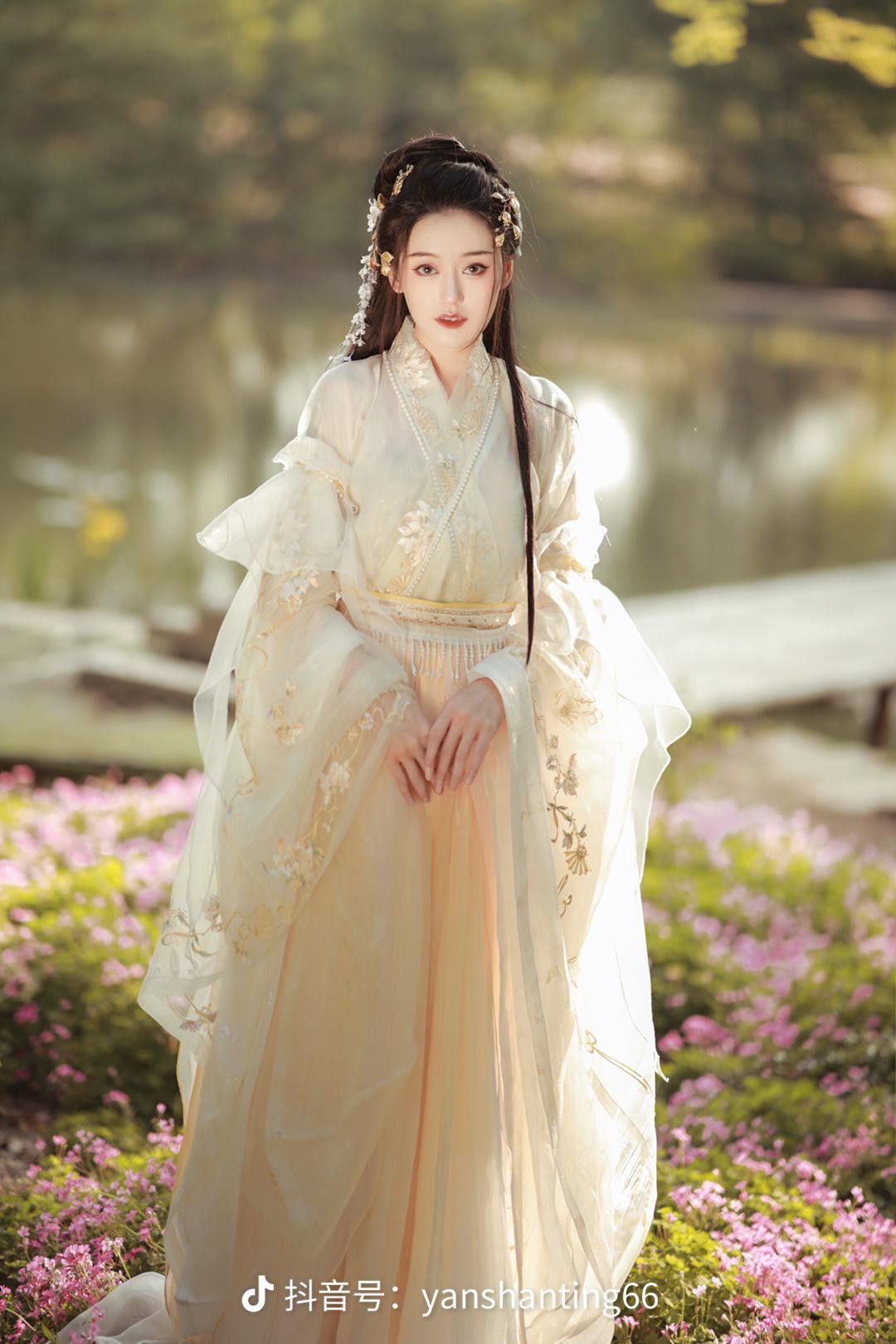 The Revival of Traditional Charm:Little Girls Cheongsam Made with Cotton Fabric The Revival of Traditional Charm:Little Girls Cheongsam Made with Cotton Fabric