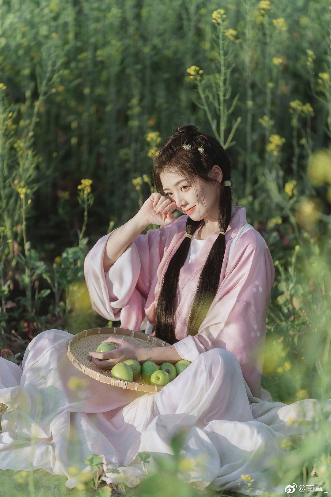 Embracing the New Wave of Cheongsam Fashion:A Glimpse into Modern Innovations Embracing the New Wave of Cheongsam Fashion:A Glimpse into Modern Innovations