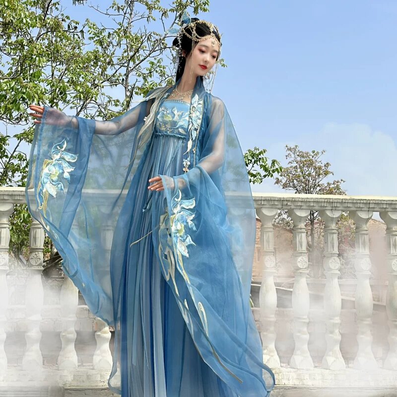 The Magnificent Rise of the Ancient Girl Child in Hanfu Fashion The Magnificent Rise of the Ancient Girl Child in Hanfu Fashion