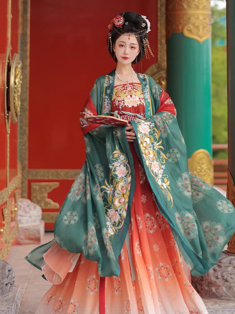 Winter Qipao with Leggings:A Fashionable and Warm Choice Winter Qipao with Leggings:A Fashionable and Warm Choice