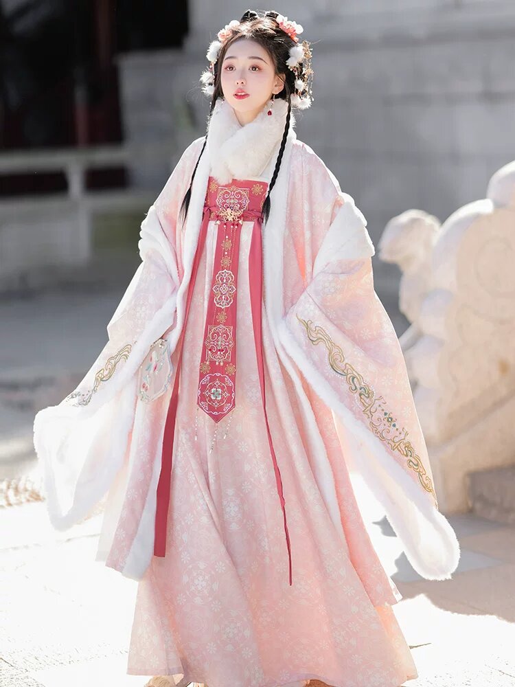 Elite Mini Cheongsam:Modern Youth Style with a Premium Edge in Seven-inch Sleeves Elite Mini Cheongsam:Modern Youth Style with a Premium Edge in Seven-inch Sleeves