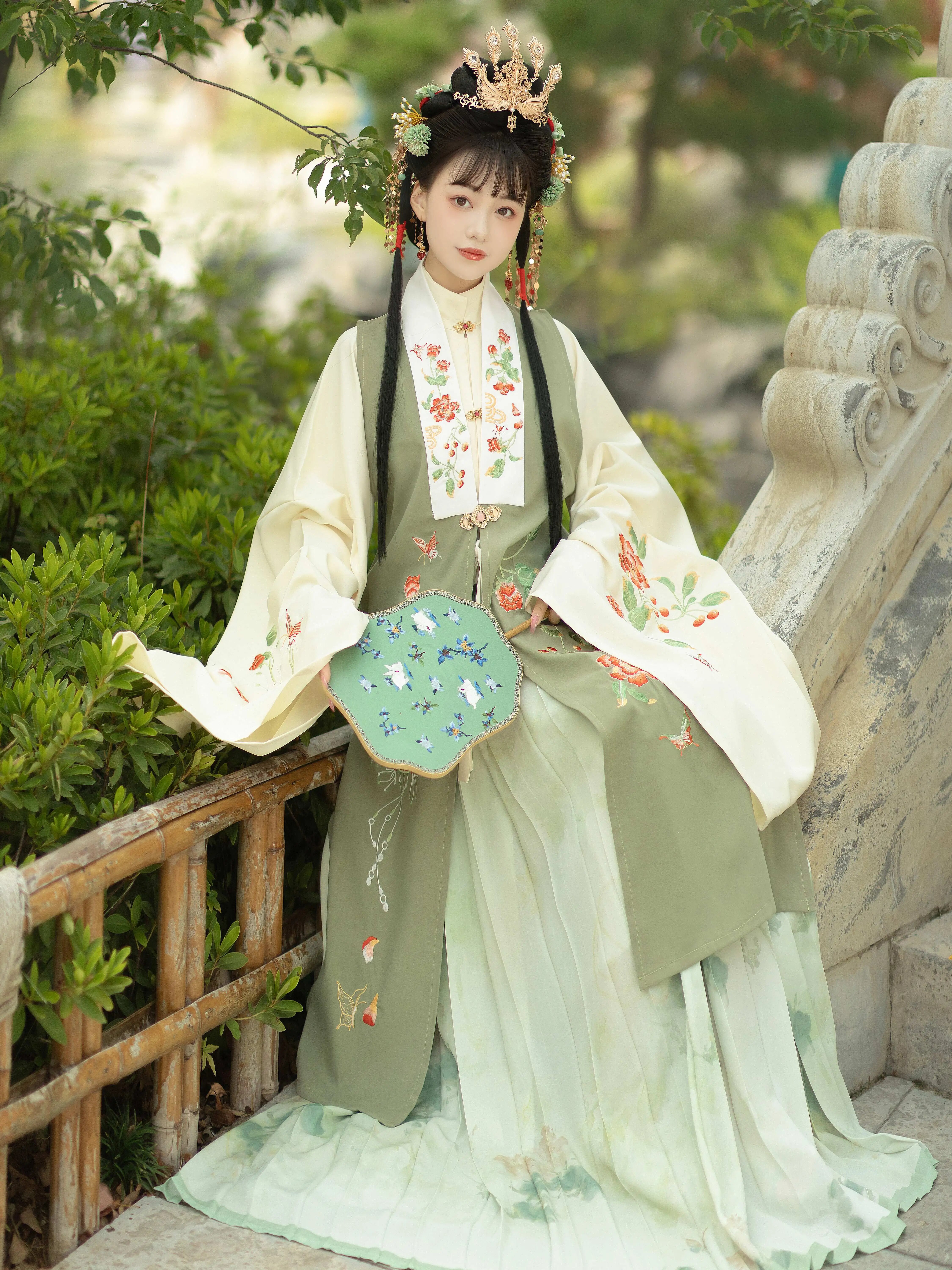The Shoes of Traditional Chinese Hanfu for Kids at Age 9 The Shoes of Traditional Chinese Hanfu for Kids at Age 9