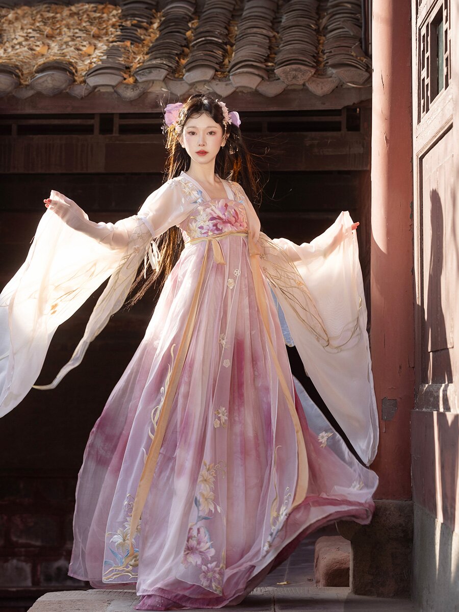 Autumn Qipao Blouse:Embracing the Elegance of Traditional Chinese Fashion Autumn Qipao Blouse:Embracing the Elegance of Traditional Chinese Fashion