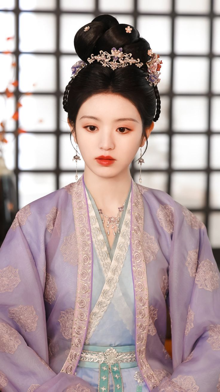 Ancient Charm of Hanfu Style:A Fairy-like Tang Costume Dress in a Continuous Flow of Elegance Ancient Charm of Hanfu Style:A Fairy-like Tang Costume Dress in a Continuous Flow of Elegance