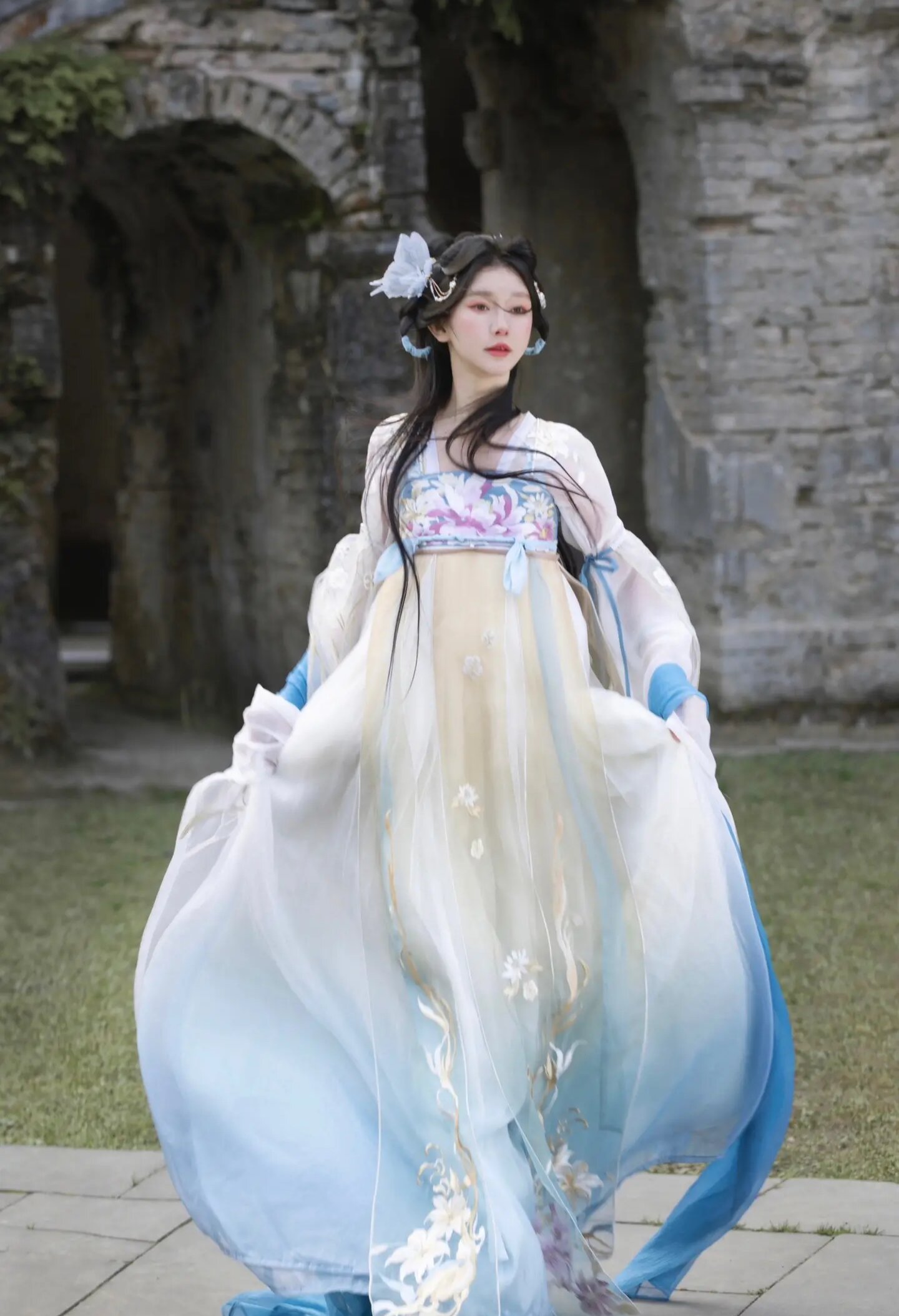 Latest Trends in Un-Split Cheongsam Fashion:A Closer Look Latest Trends in Un-Split Cheongsam Fashion:A Closer Look