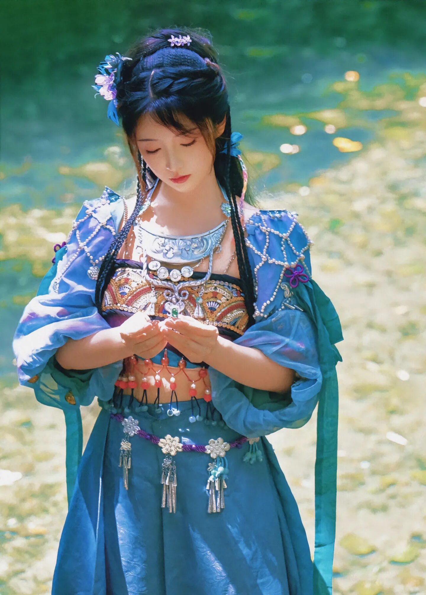 Red Girls’Hoodies with Traditional Hanfu Collars:A Winter Style for Little Ones Red Girls’Hoodies with Traditional Hanfu Collars:A Winter Style for Little Ones