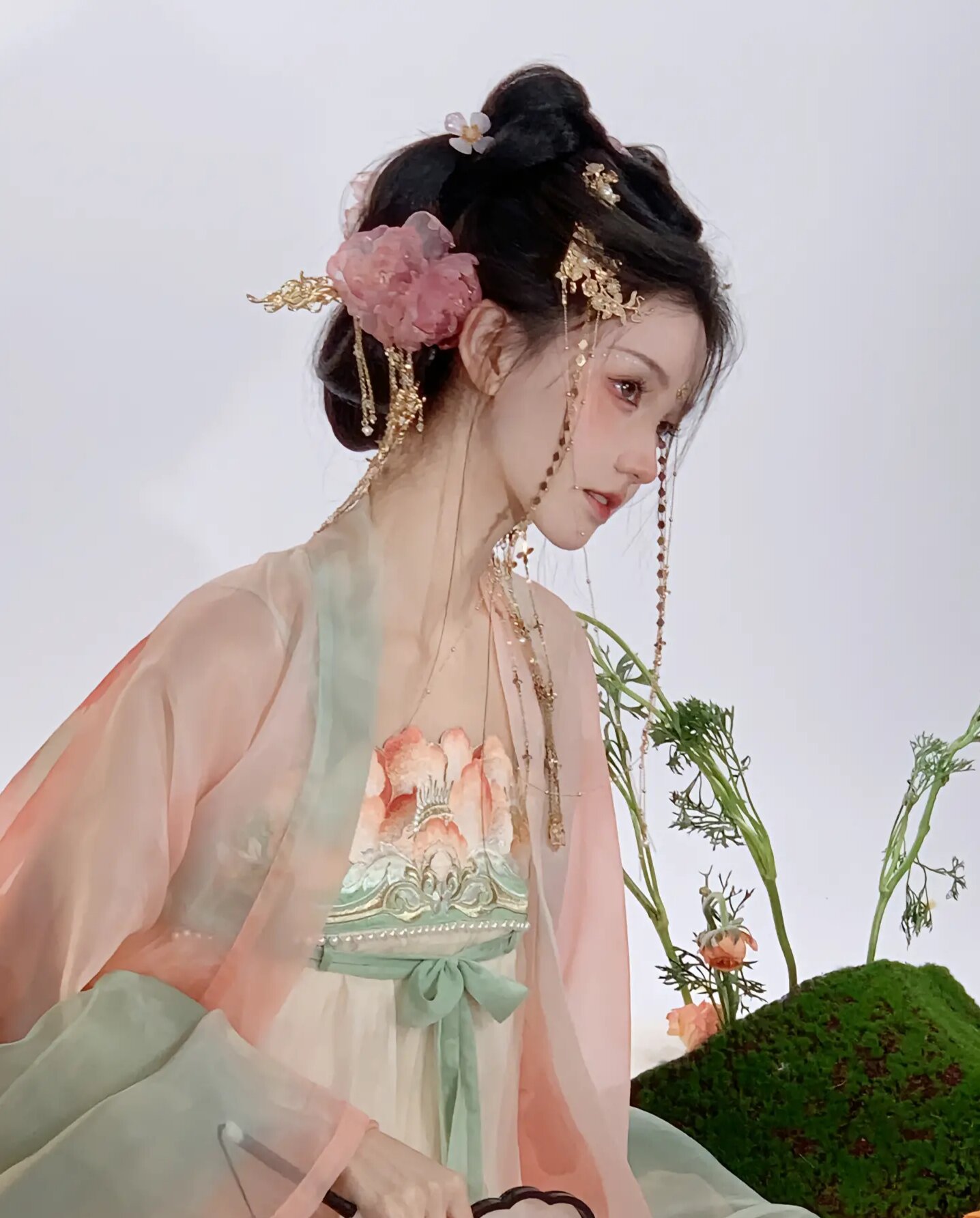Autumn and Winter Fashion Show:The Splendor of Song Dynasty Hanfu Styles Autumn and Winter Fashion Show:The Splendor of Song Dynasty Hanfu Styles