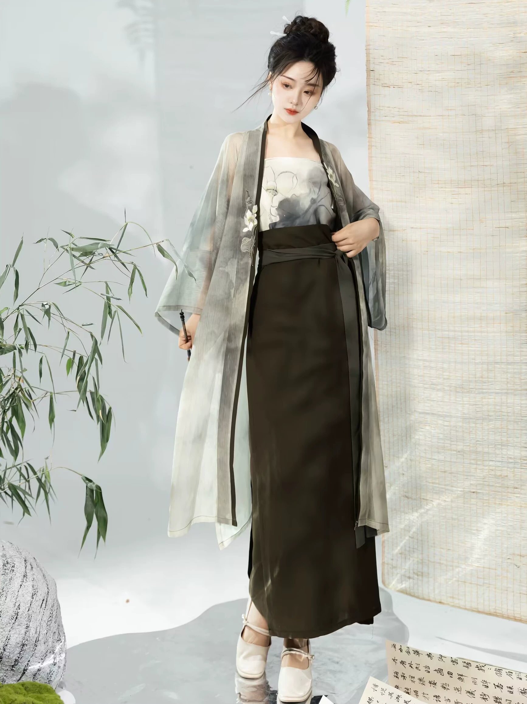 A 10-Year-Old Girls Hanfu Headdress:Exploring the Charm of Traditional Chinese Headwear A 10-Year-Old Girls Hanfu Headdress:Exploring the Charm of Traditional Chinese Headwear