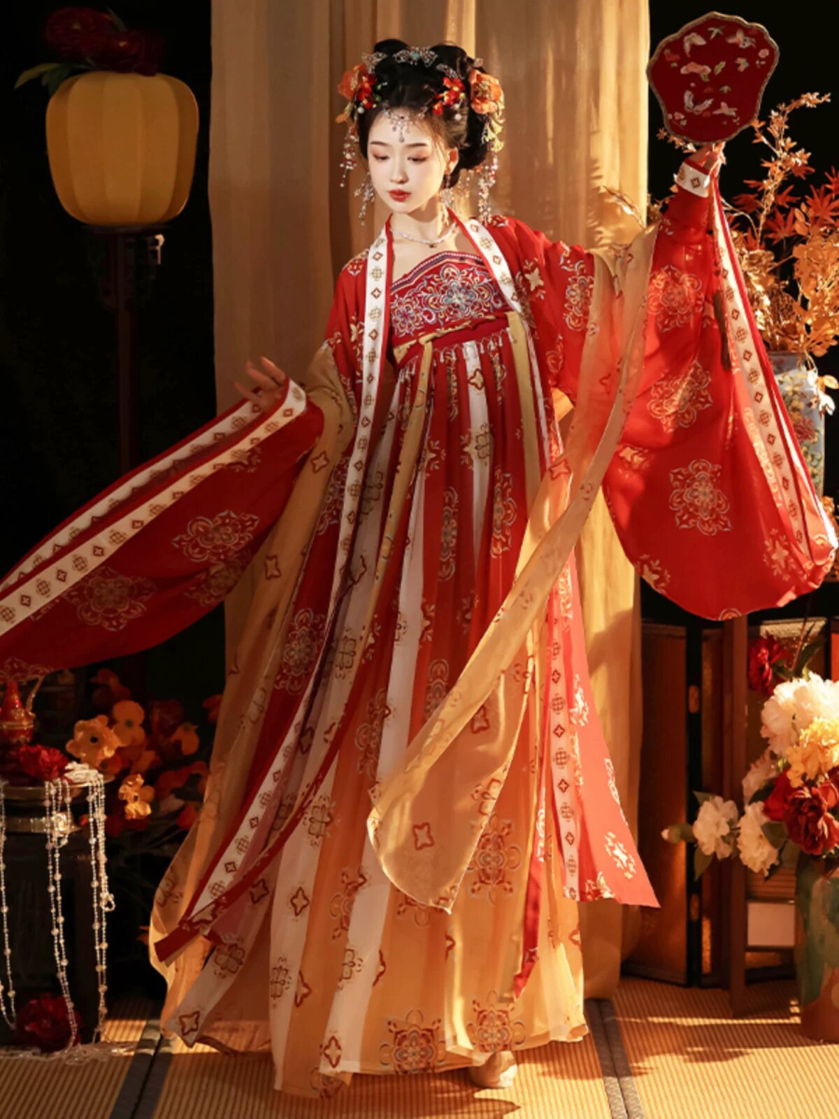 The Splendor of Ming-Style Hanfu in Purple Cloud-肩 Ensemble The Splendor of Ming-Style Hanfu in Purple Cloud-肩 Ensemble