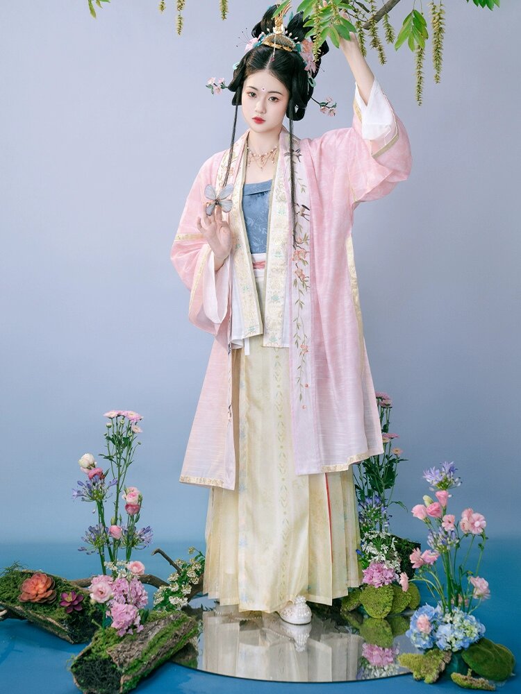 Reimagining Traditional Cheongsam Dress for Modern Summers:The Evolution of Long-Style Qipao Reimagining Traditional Cheongsam Dress for Modern Summers:The Evolution of Long-Style Qipao