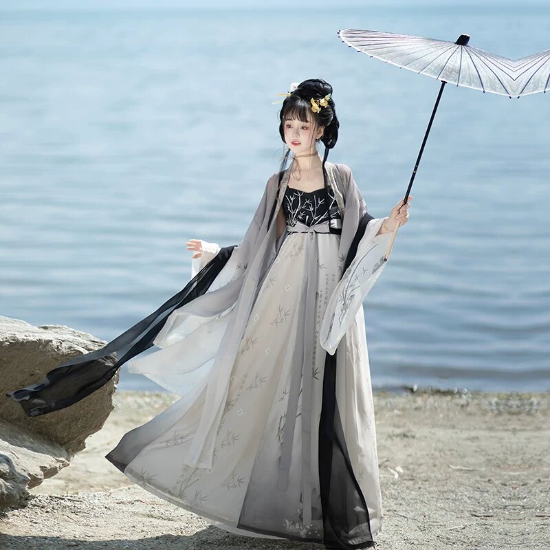 Ancient Womens Hanfu Costumes in Summer:A Closer Look Ancient Womens Hanfu Costumes in Summer:A Closer Look
