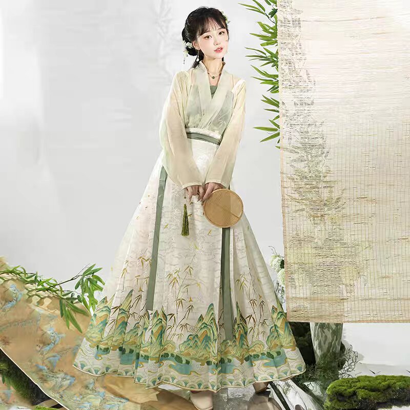 The Allure of Long-Style Qipao with a Cold and Elegant Charm The Allure of Long-Style Qipao with a Cold and Elegant Charm