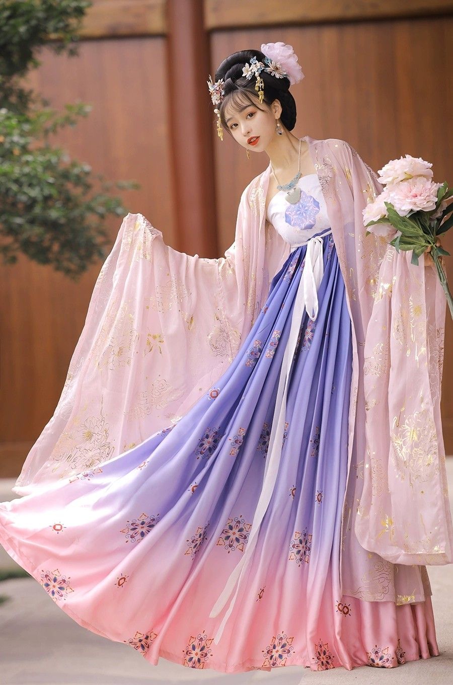 A Tale of Ancient Grace:The Enchanting Journey of a Girl Child in Traditional Hanfu Robes A Tale of Ancient Grace:The Enchanting Journey of a Girl Child in Traditional Hanfu Robes