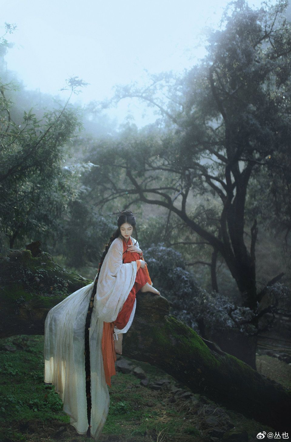 Original White Horseface Skirt:A Fashion Statement of Cultural Fusion Original White Horseface Skirt:A Fashion Statement of Cultural Fusion