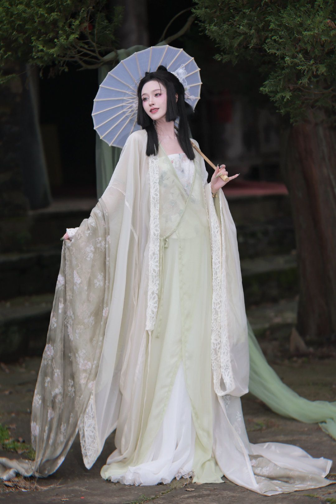 The Revival of Hanfu Fashion:The Interplay of Kylin Scrolls in Traditional Chinese Culture The Revival of Hanfu Fashion:The Interplay of Kylin Scrolls in Traditional Chinese Culture