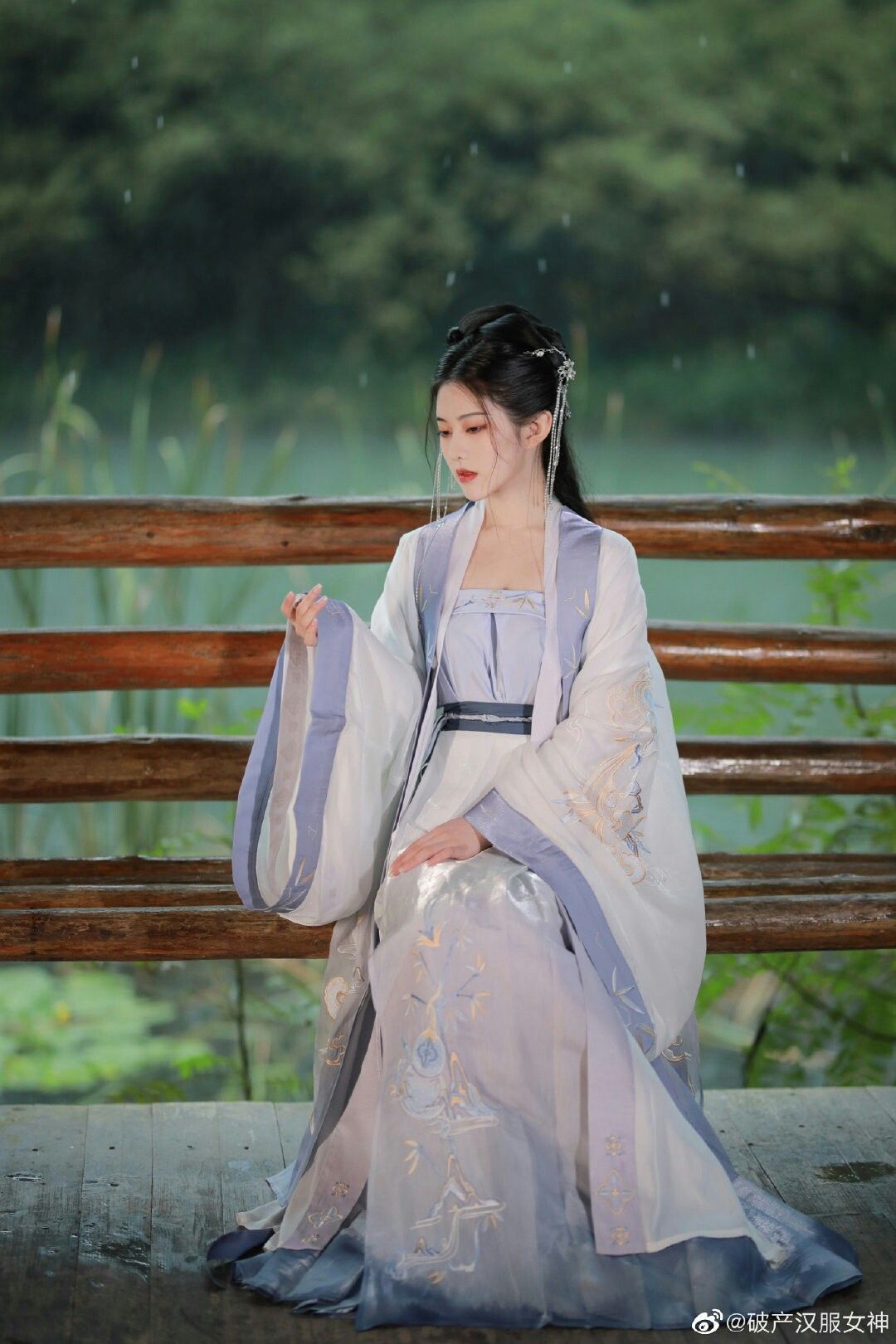 The Splendor of a Red Traditional Chinese Womens Hanfu Costume The Splendor of a Red Traditional Chinese Womens Hanfu Costume