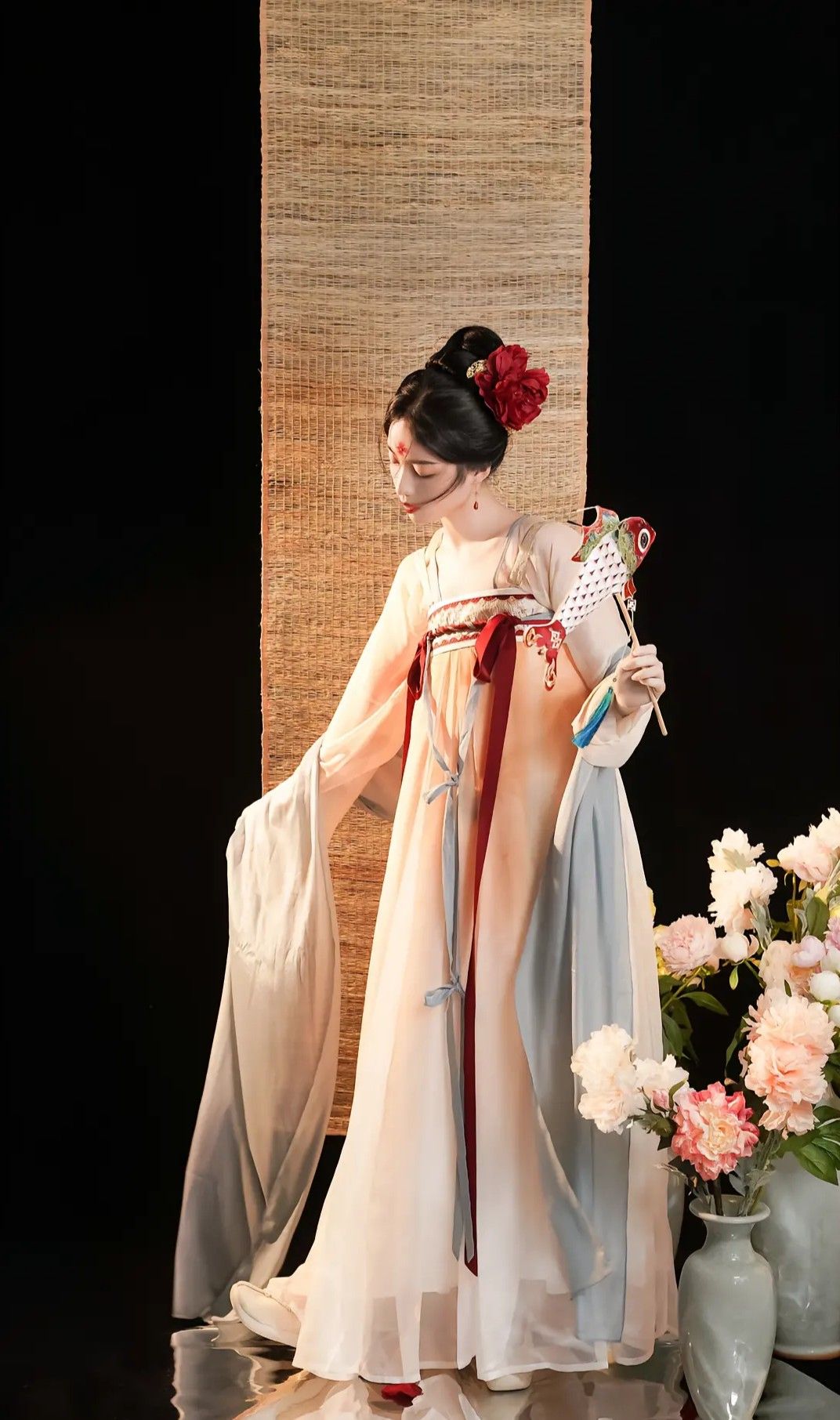 Embracing the Traditional:Plus-Size Sisters in the Fashion of Chinese Cheongsam Embracing the Traditional:Plus-Size Sisters in the Fashion of Chinese Cheongsam