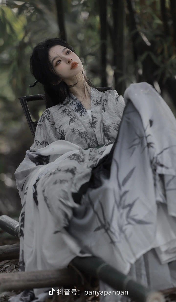 Red Lunar New Year Hanfu Fashion Suite:A Blend of Tradition and Celebration Red Lunar New Year Hanfu Fashion Suite:A Blend of Tradition and Celebration