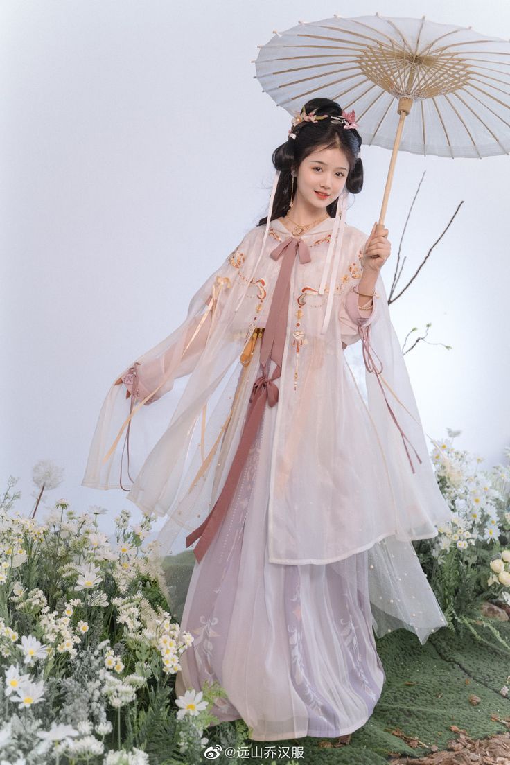 The Long Cheongsam of a 13-Year-Old Girl The Long Cheongsam of a 13-Year-Old Girl