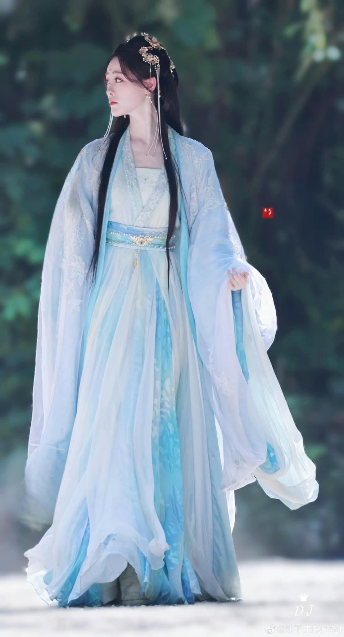The Evolution of Cheongsam as Dance Costume:Embracing Tradition and Modernity The Evolution of Cheongsam as Dance Costume:Embracing Tradition and Modernity